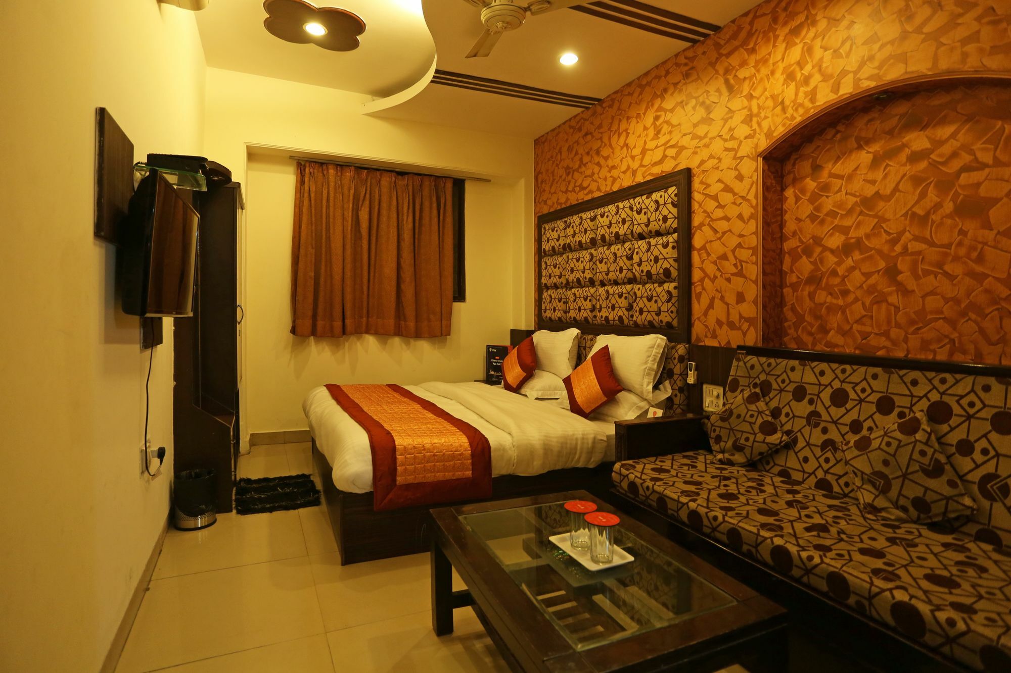 Oyo 8188 Vardhmaan Inn Delhi Zewnętrze zdjęcie